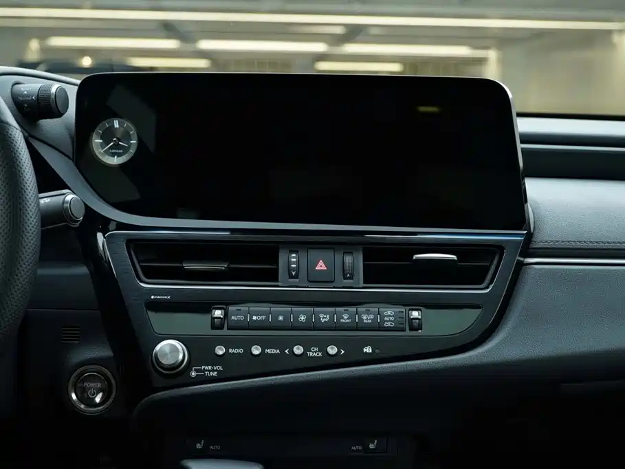 Фото 20 - Lexus ES