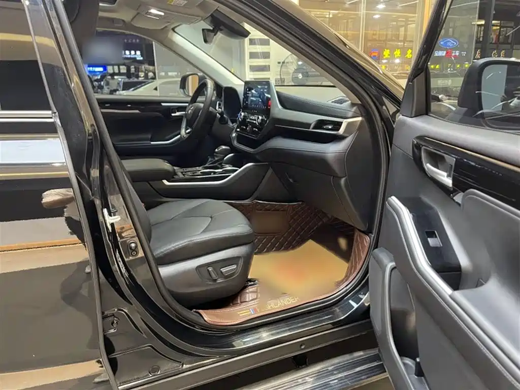 Toyota Highlander 2023 2.5L Smart Hybrid Dual Engine AWD Premium 7-Seater фото 11