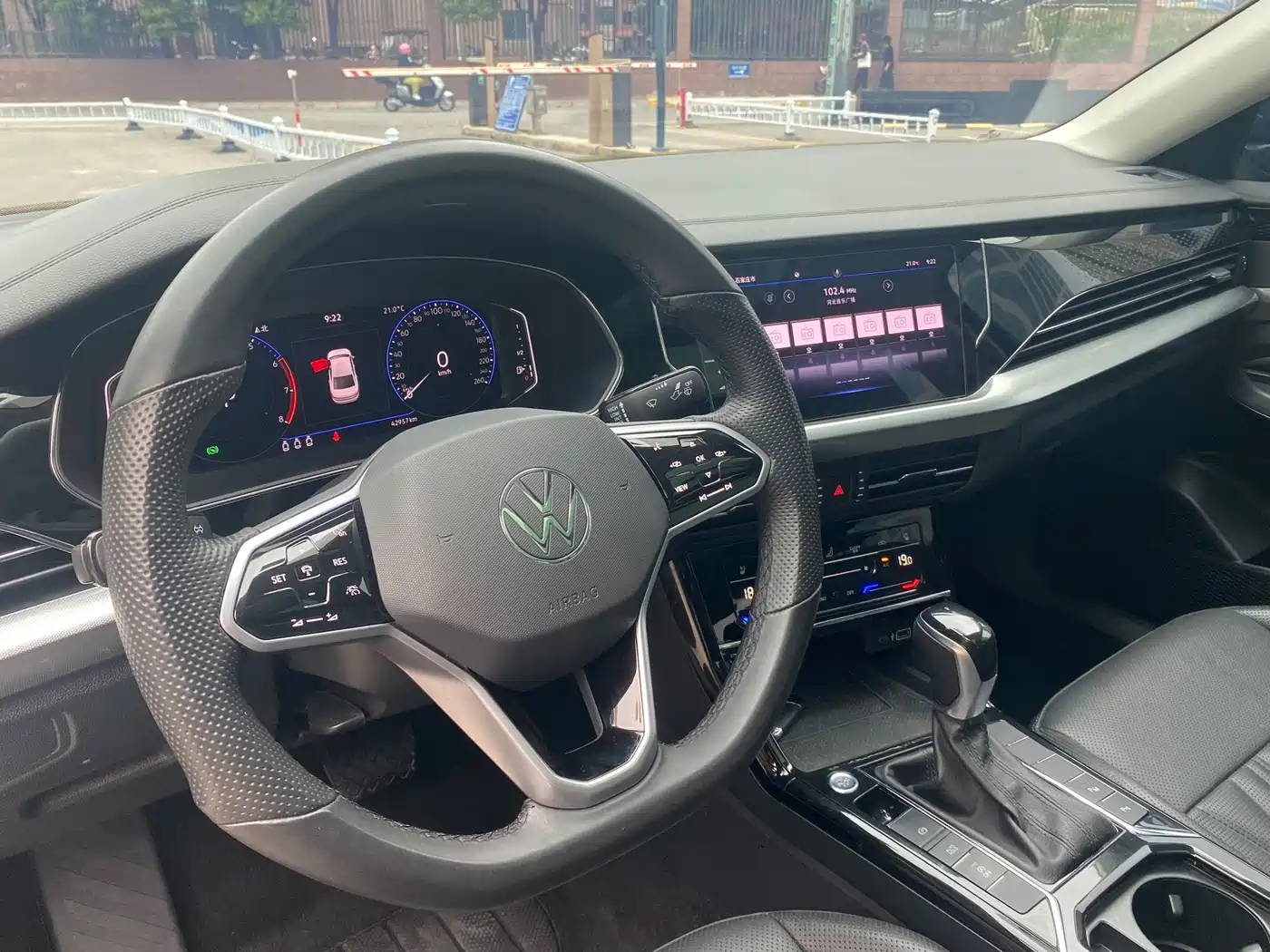 Volkswagen Passat 2022 330TSI Starlight Luxury Edition фото 9