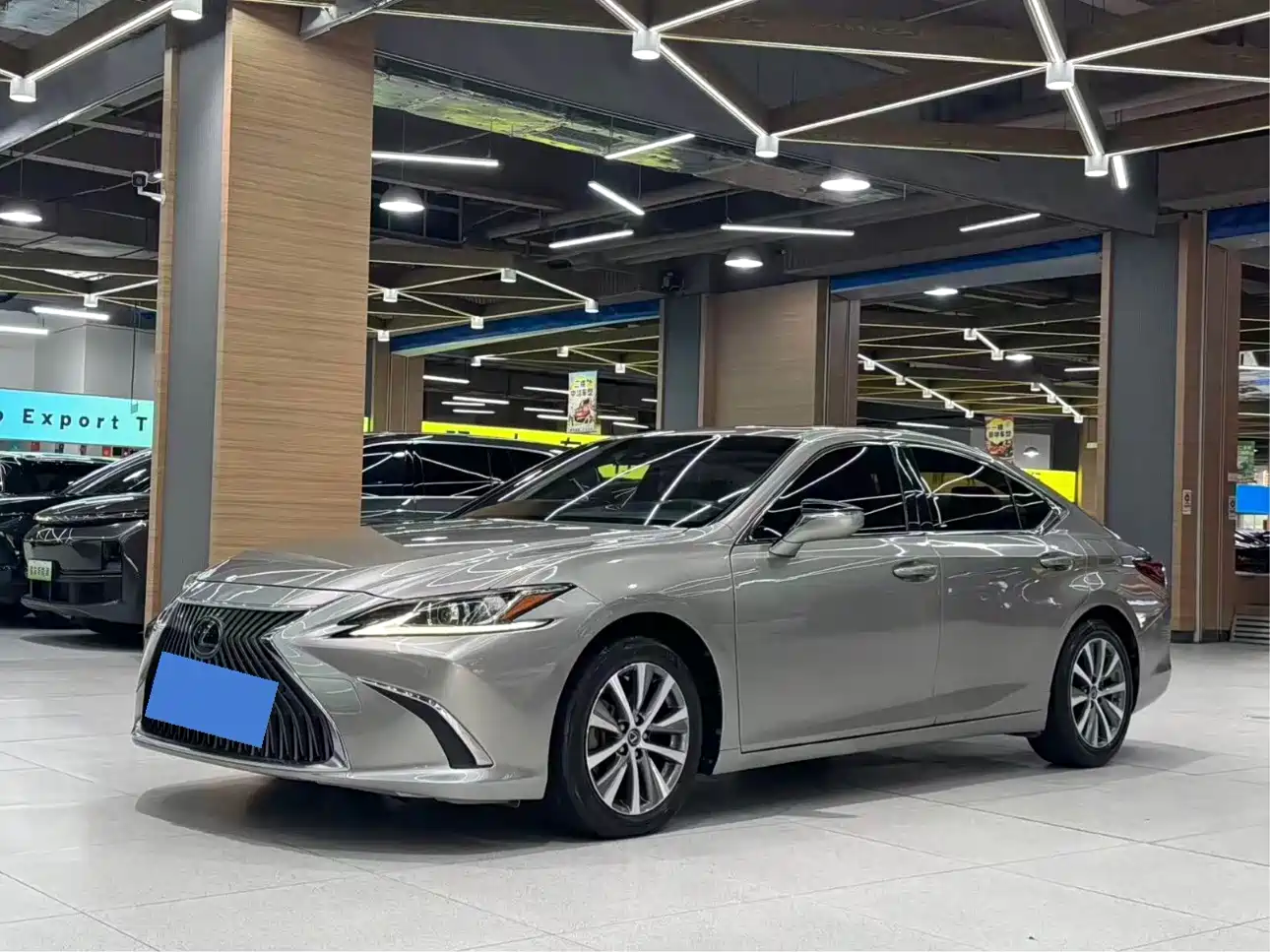 Фото 1 - Lexus ES