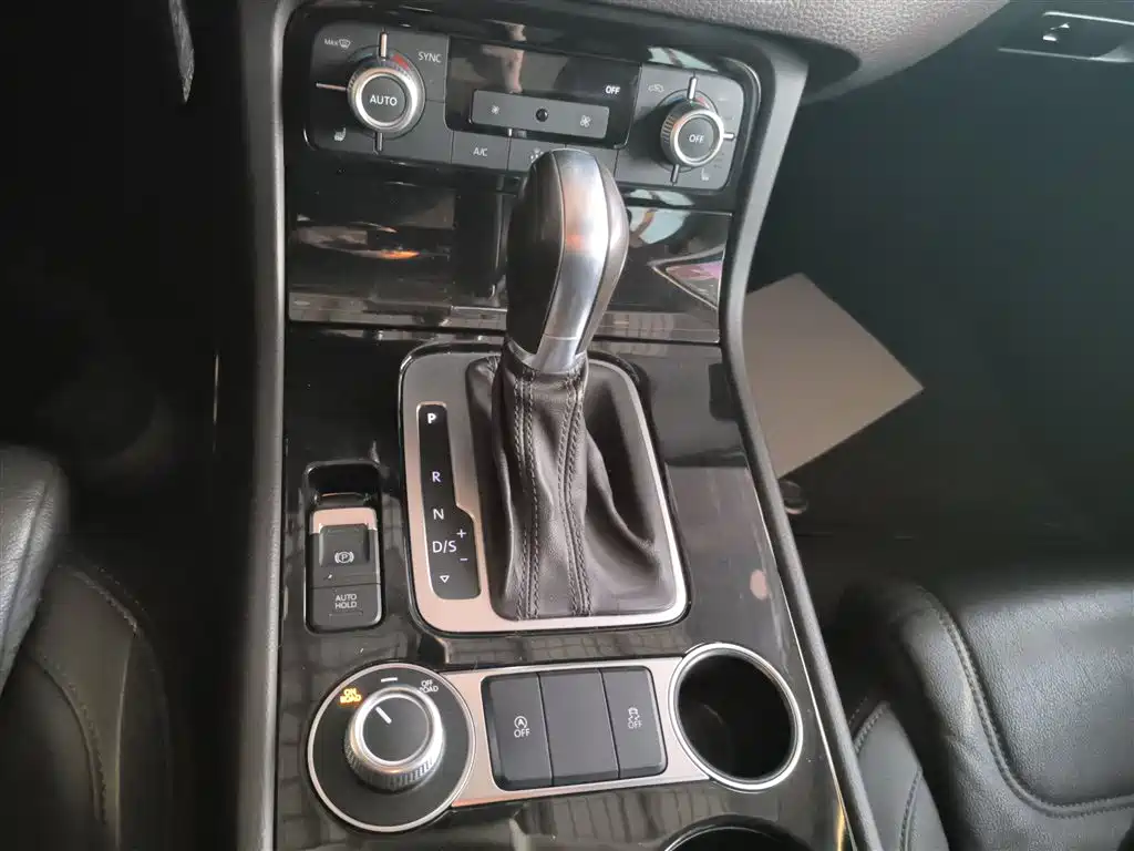 Фото 10 - Volkswagen Touareg