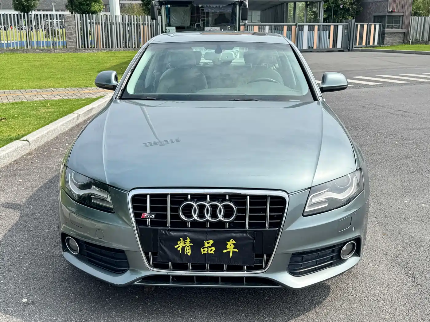 Photo 2 - Audi A4L