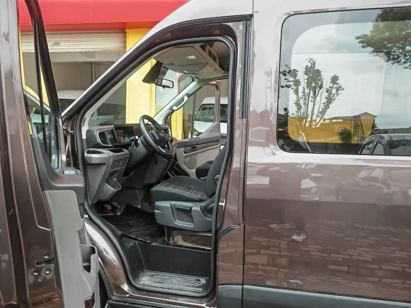 Ford Transit T8 2024 T8 2.0T Diesel Manual Mid-wheelbase Mid-roof 6-seater Multi-purpose Version (2/2/2) фото 8