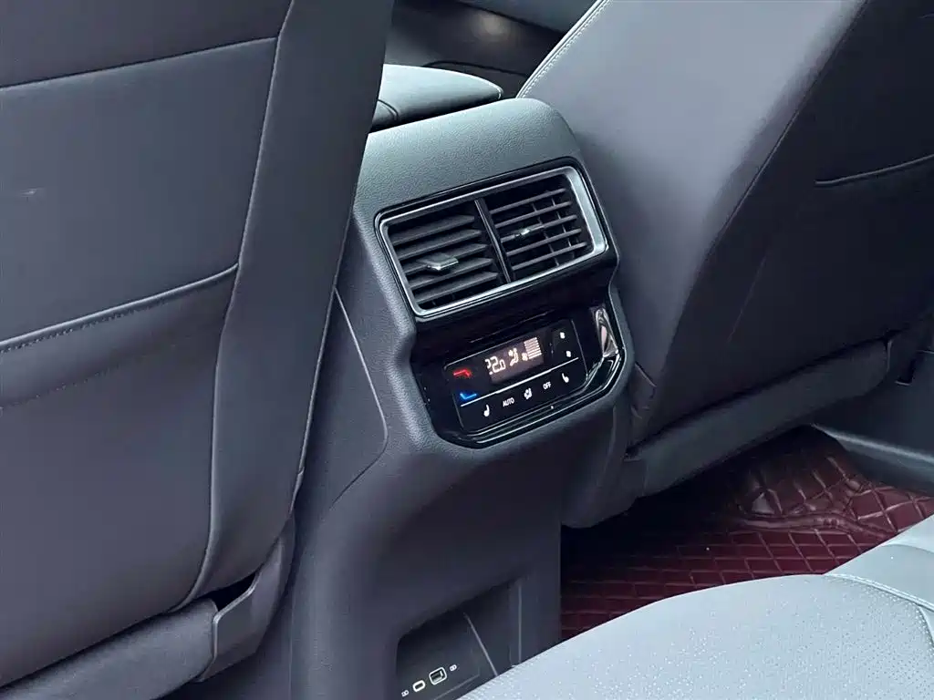 Volkswagen Teramont 2024 380TSI 4WD Dragon Glory Edition фото 27