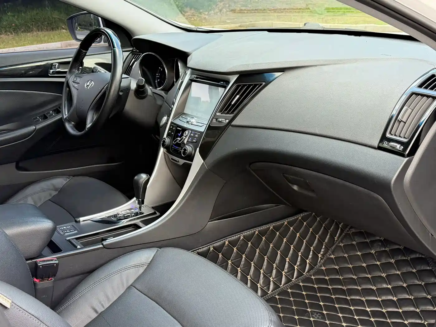 Фото 13 - Hyundai Sonata