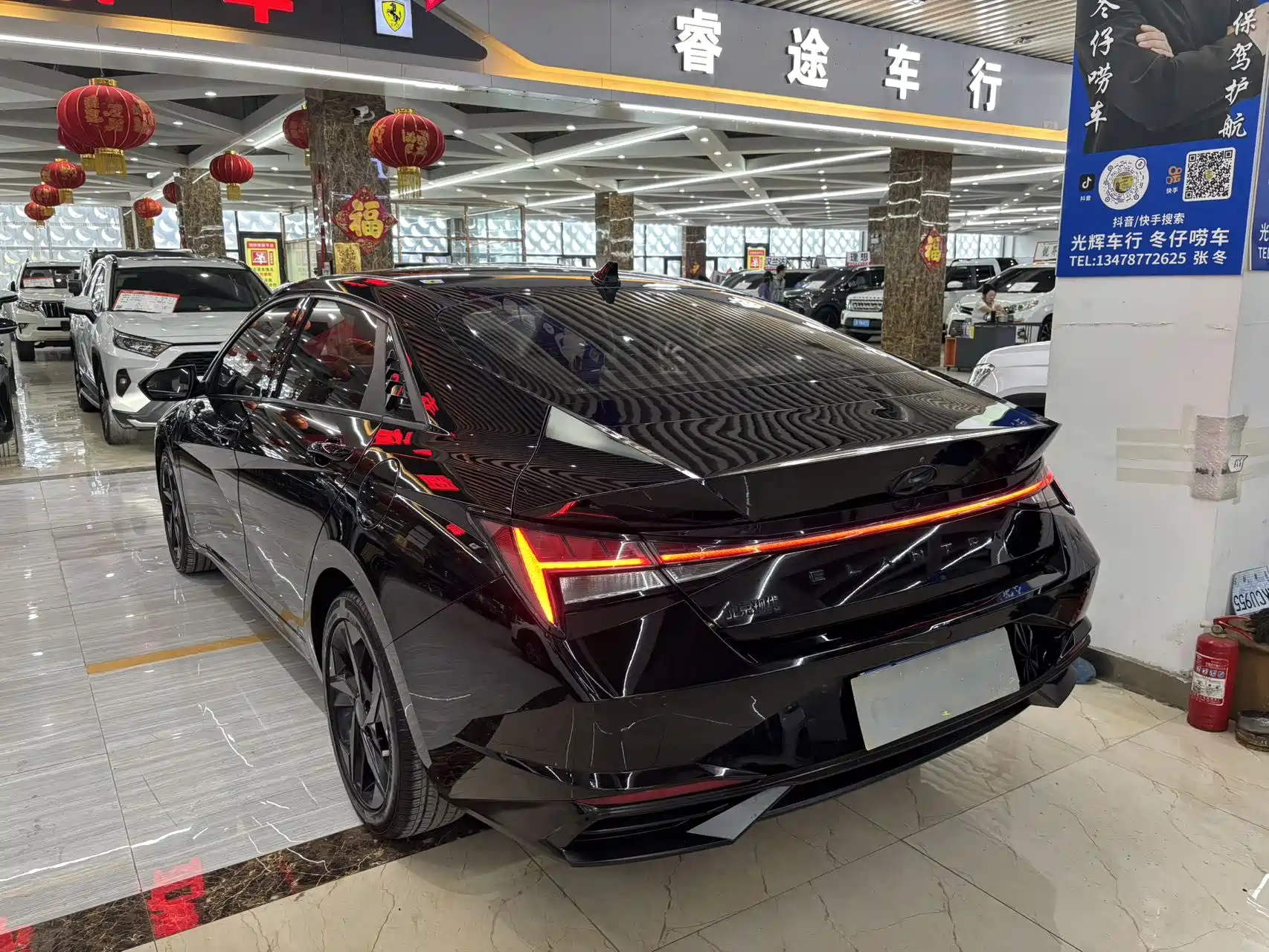 Фото 4 - Hyundai Elantra