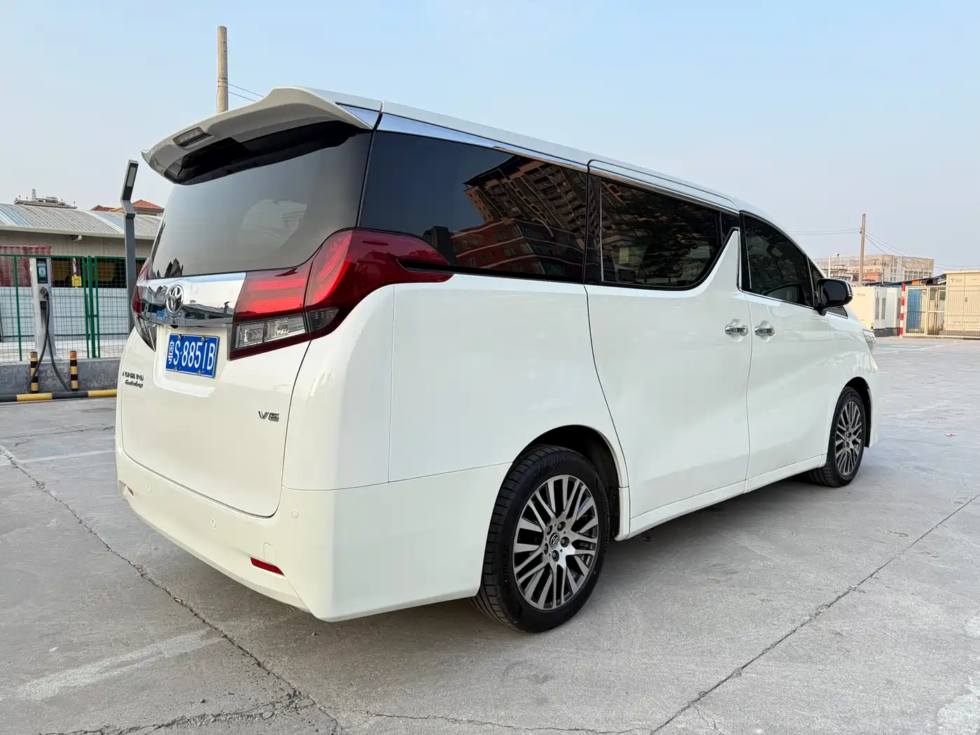 Toyota Alphard 2018 3.5L Luxury фото 12