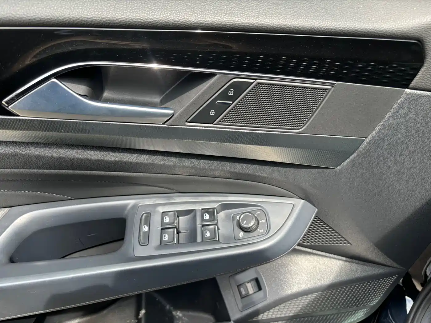 Volkswagen Passat 2024 380TSI Elite Edition фото 22