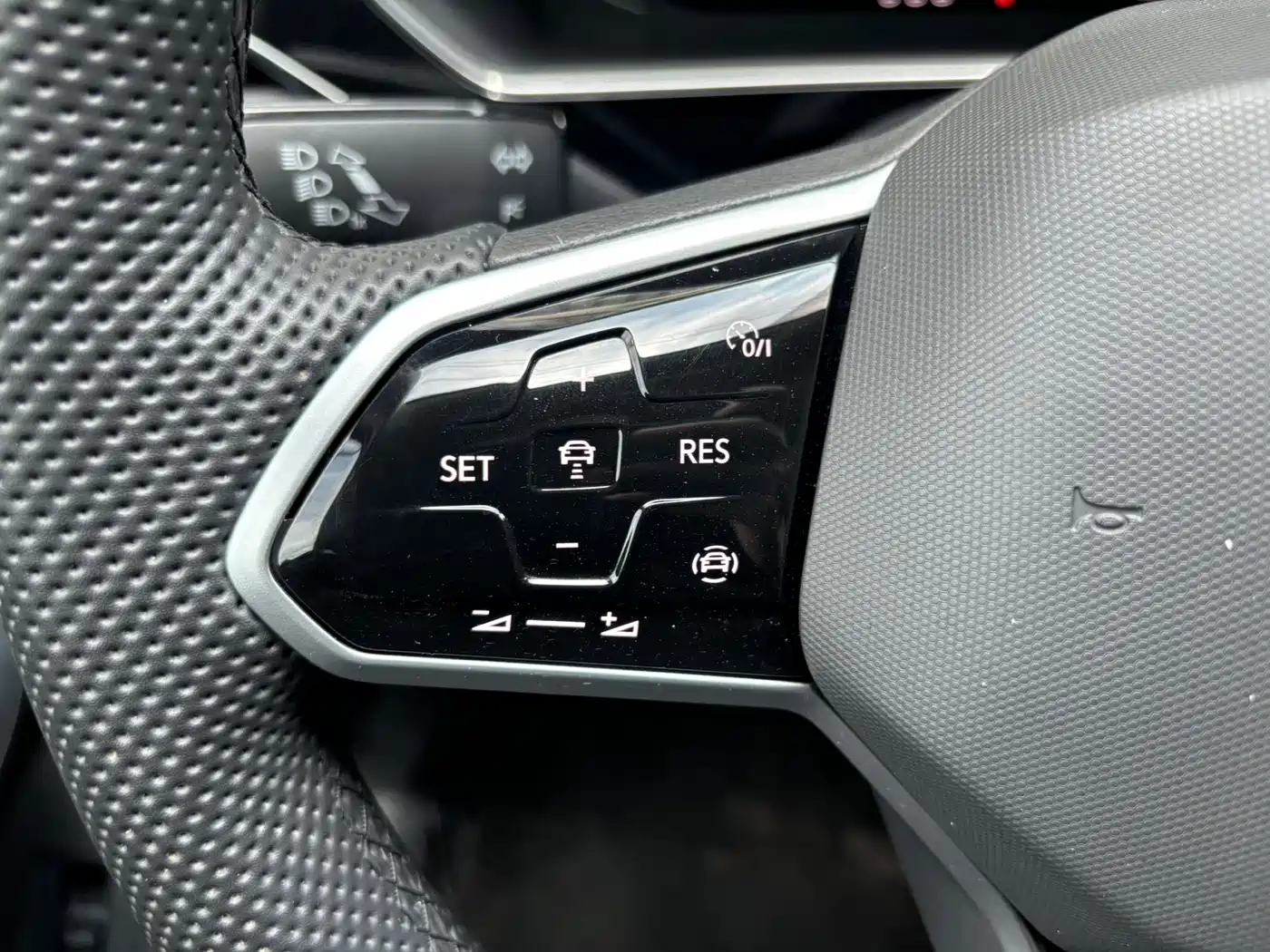 Volkswagen Passat 2024 380TSI Elite Edition фото 14