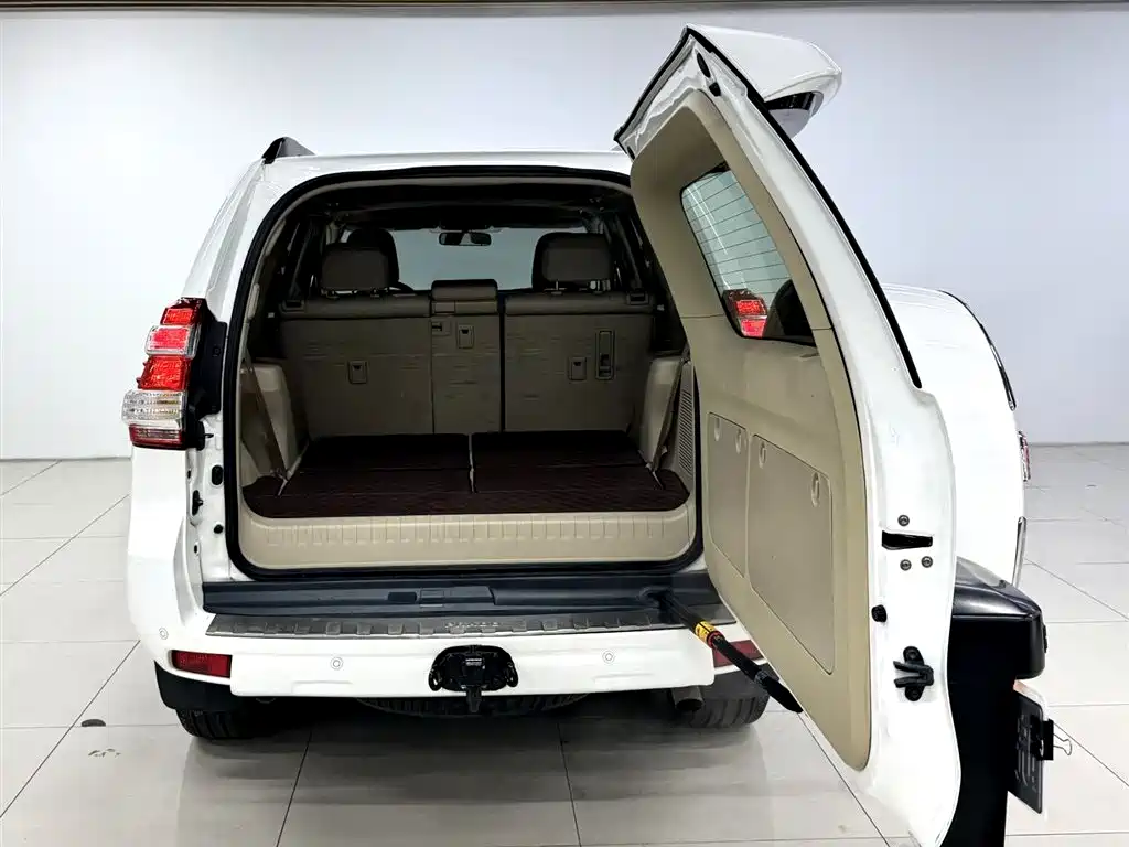 Toyota Prado 2010 4.0L Automatic TX-L фото 5