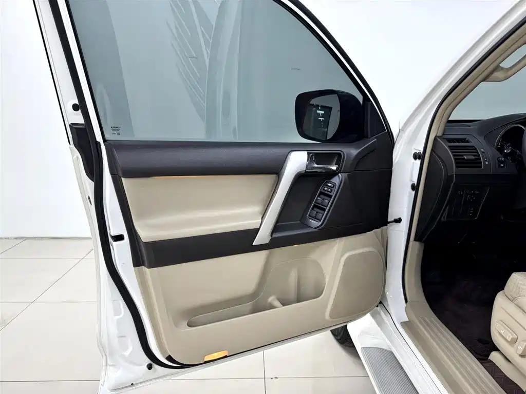 Toyota Prado 2010 4.0L Automatic TX-L фото 9