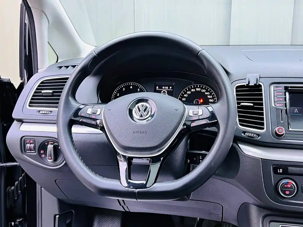 Фото 10 - Volkswagen Sharan