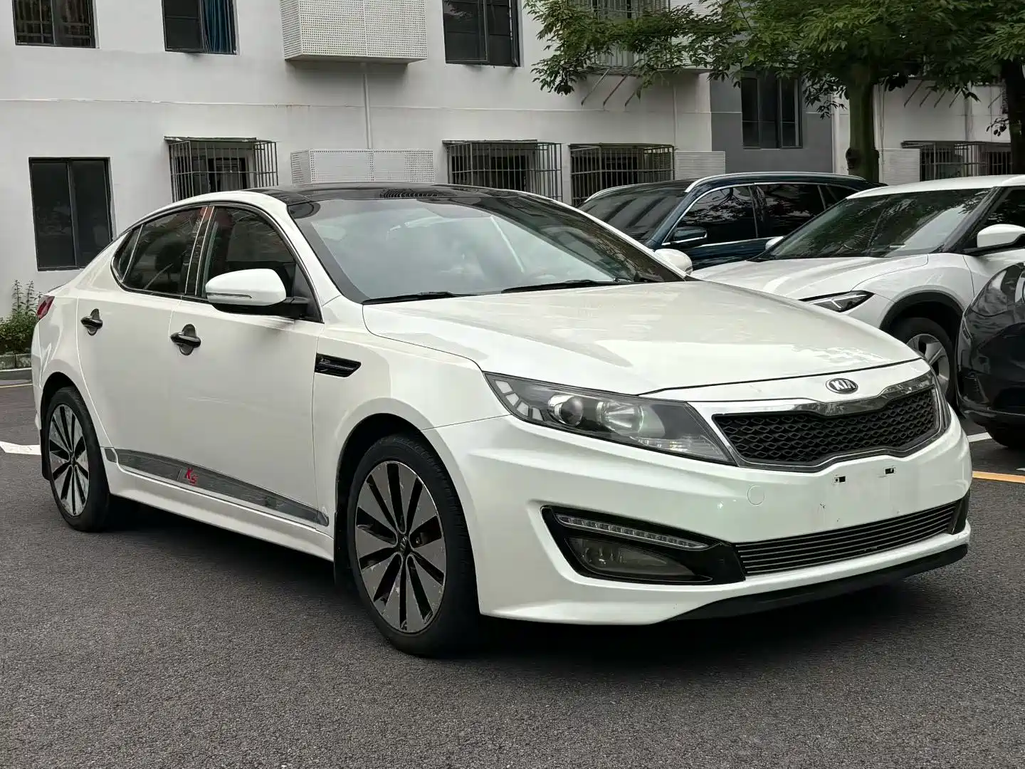 Photo 2 - Kia K5