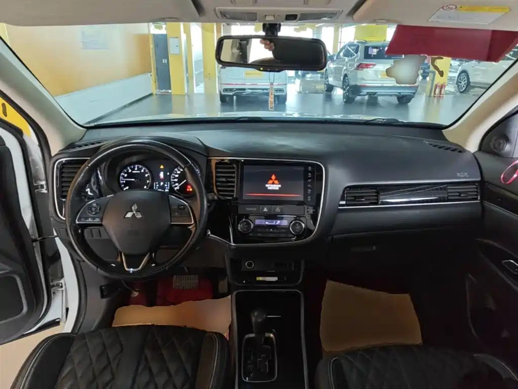 MITSUBISHI OUTLANDER