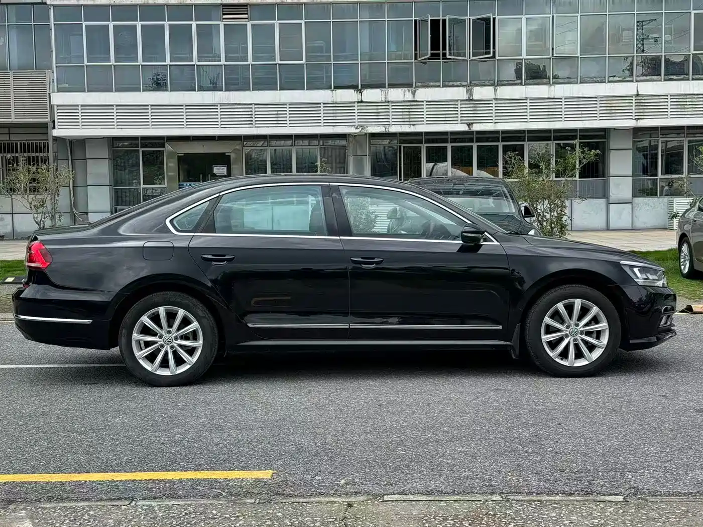 Volkswagen Passat 2017 280TSI DSG Prestige фото 5