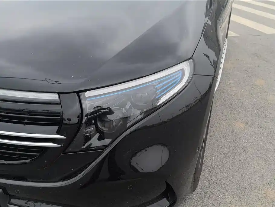 MERCEDES-BENZ EQC