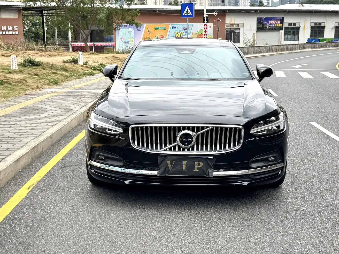 VOLVO S90