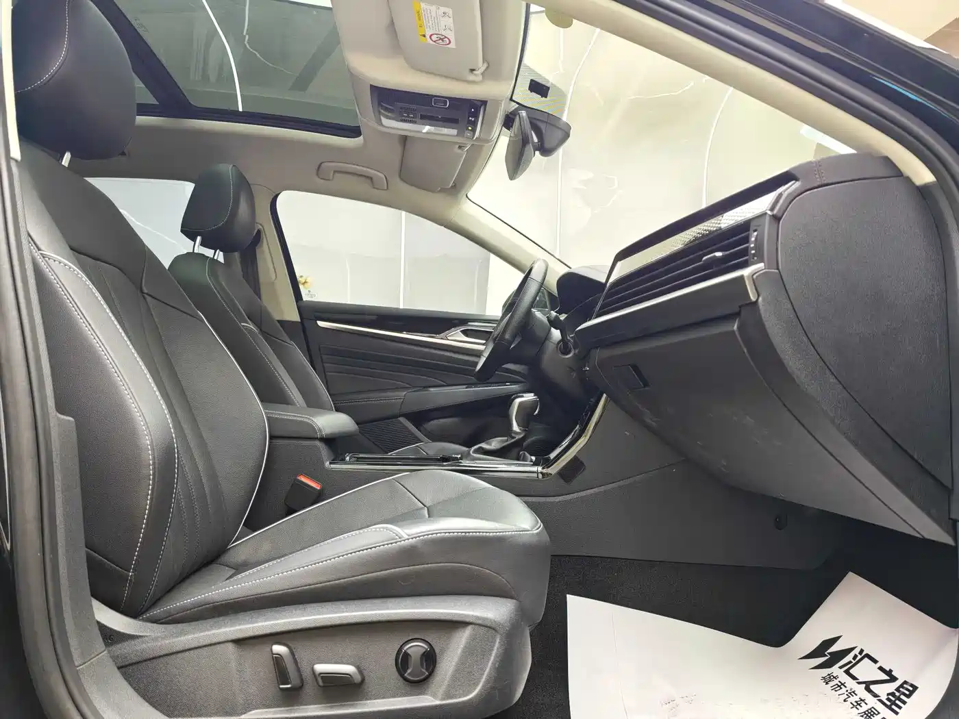 Volkswagen Passat 2023 330TSI Elite Edition фото 10