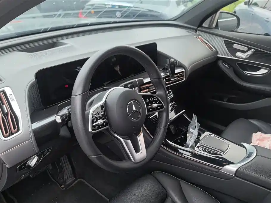 MERCEDES-BENZ EQC