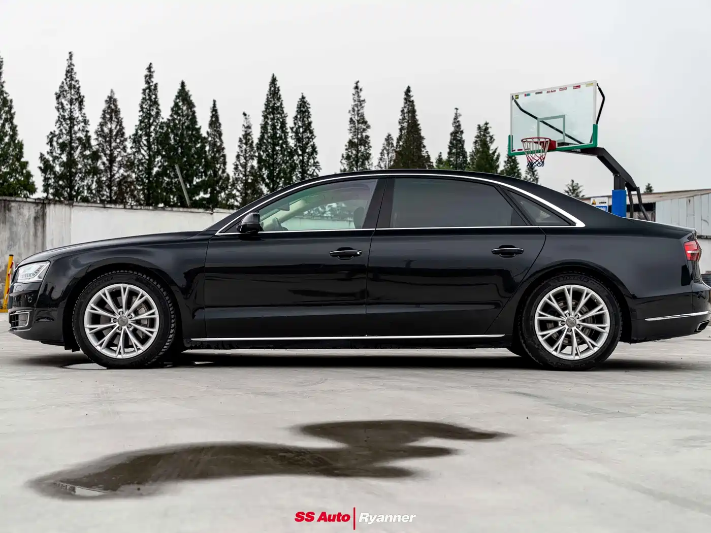 Photo 4 - Audi A8