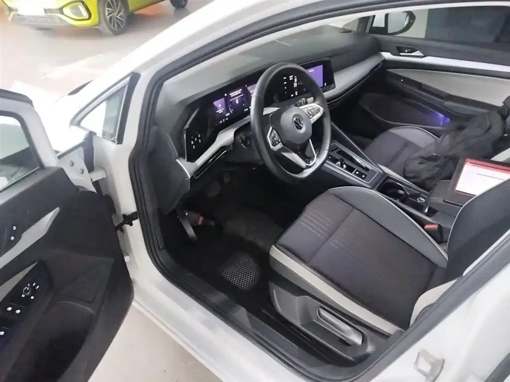 Volkswagen Golf 2023 Facelift 280TSI DSG Pro фото 16