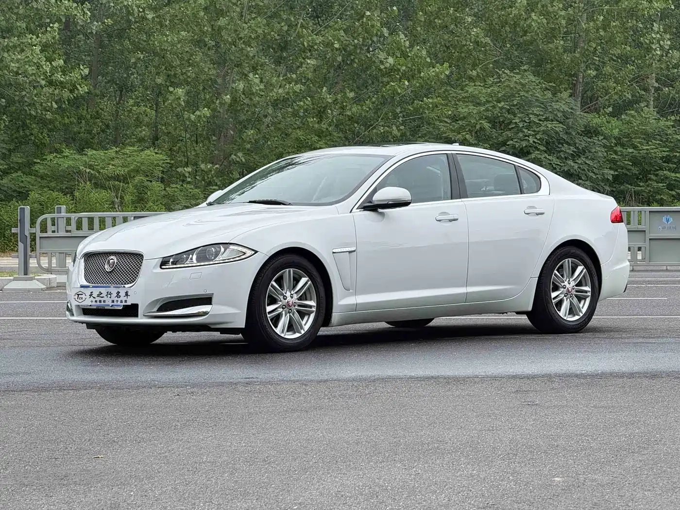 Jaguar XF 2014 2015 XF 2.0T Style Edition