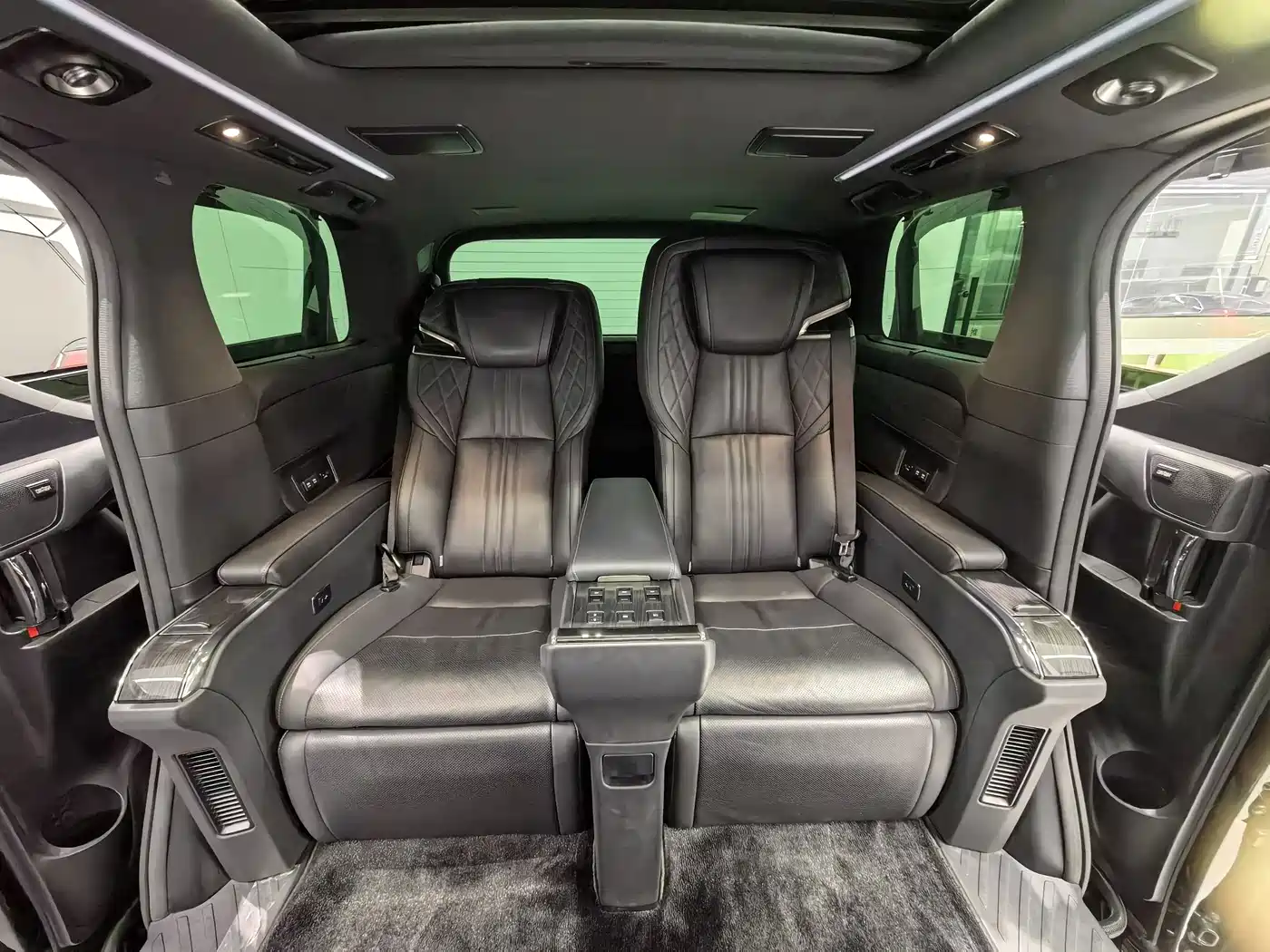 Lexus LM 2021 2020 300h 4-Seat Imperial Edition