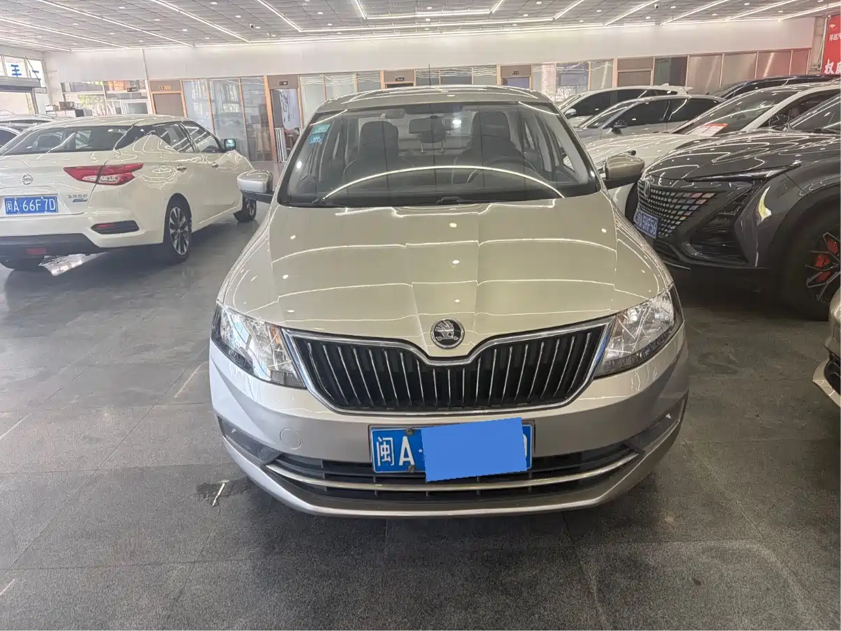 Škoda Rapid 2018 1.6L Automatic Comfort Edition фото 3