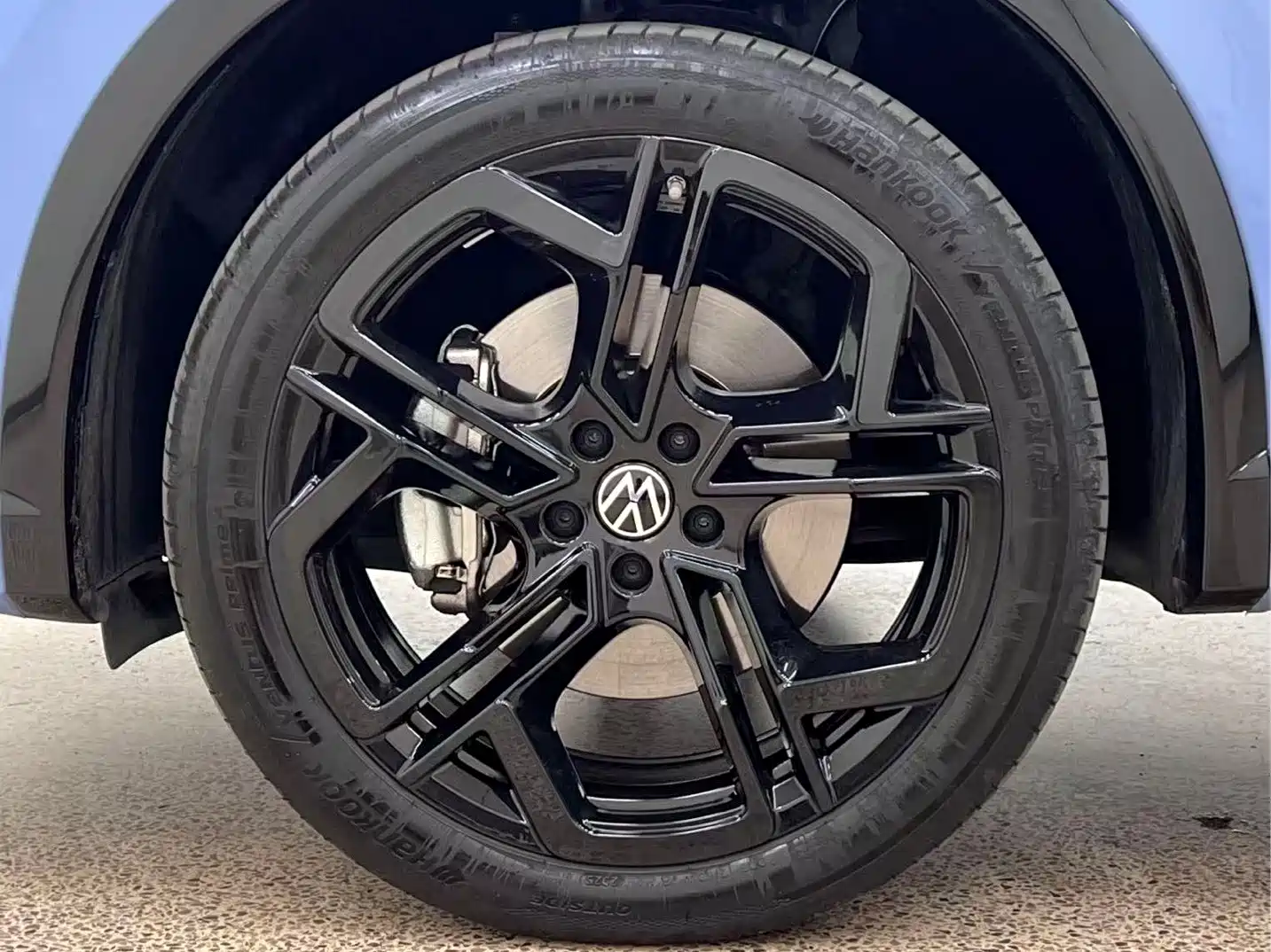 Фото 25 - Volkswagen Tiguan L
