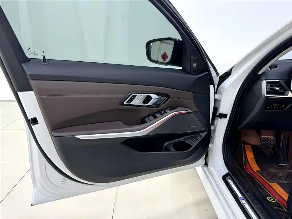 BMW 3 Series 2024 325Li M Sport Shadowline Package фото 8
