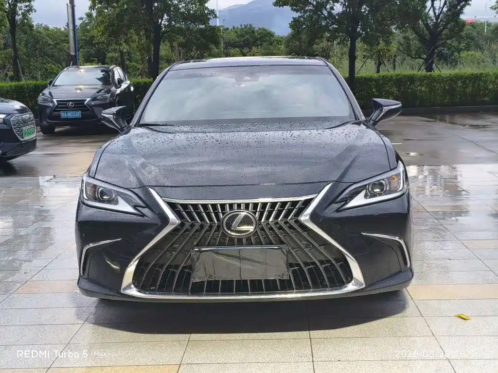 Фото 2 - Lexus ES