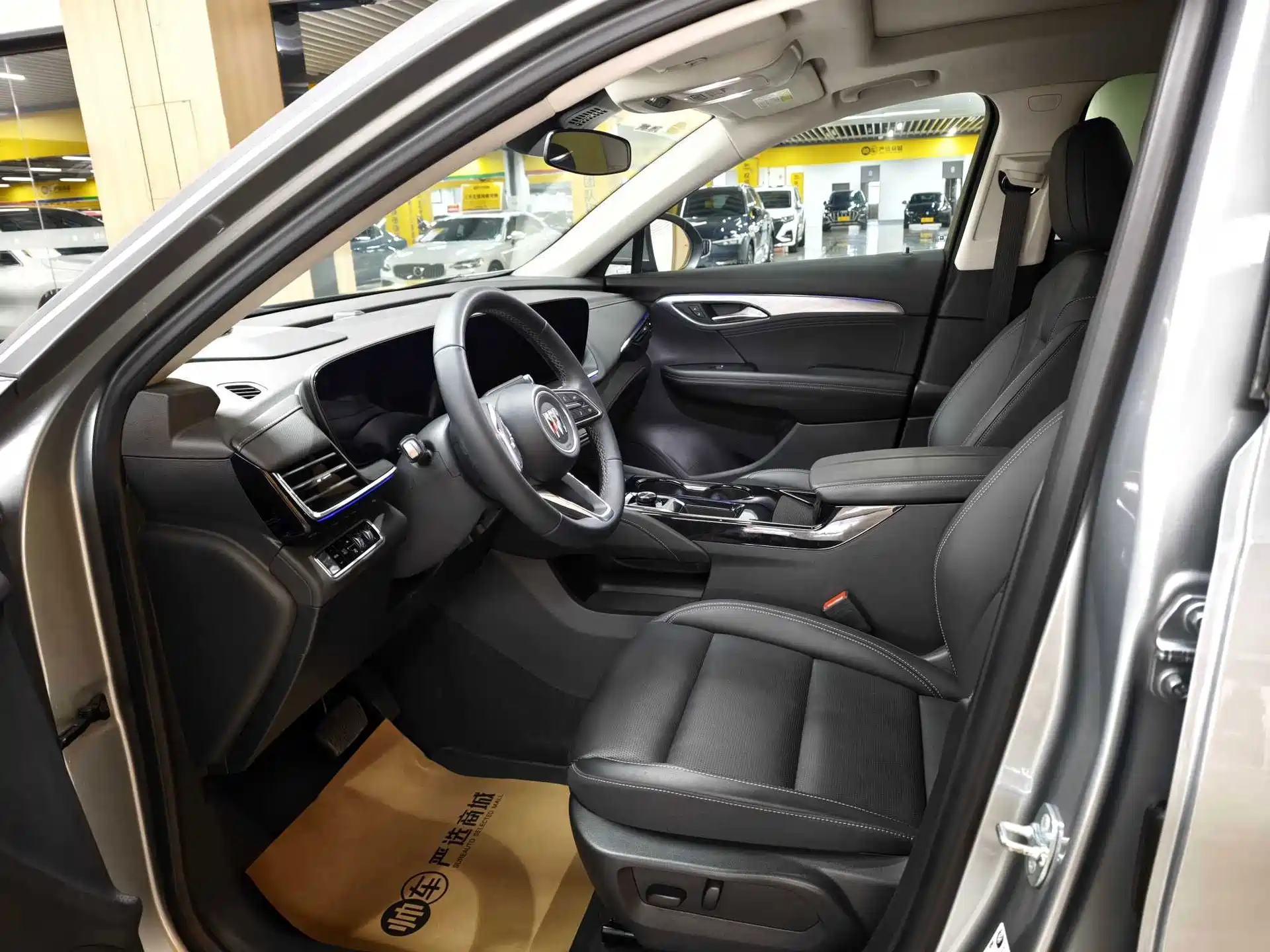 Photo 9 - Buick Envision S