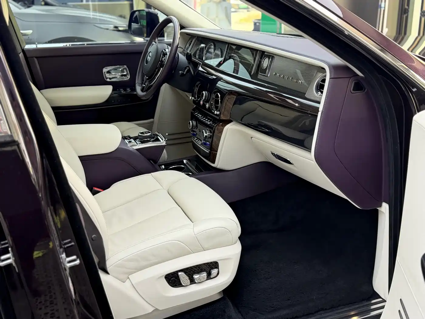 Rolls-Royce Phantom 2018 6.7T Long Wheelbase Version фото 9