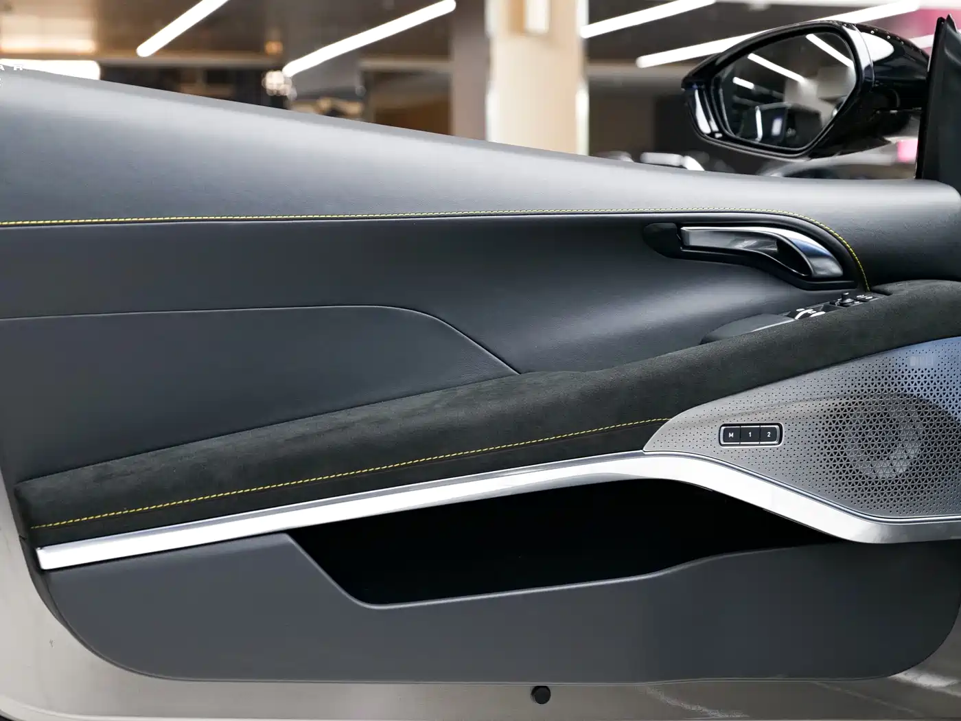 Lotus Cars EMIRA 2021 2.0T DCT First Edition фото 10