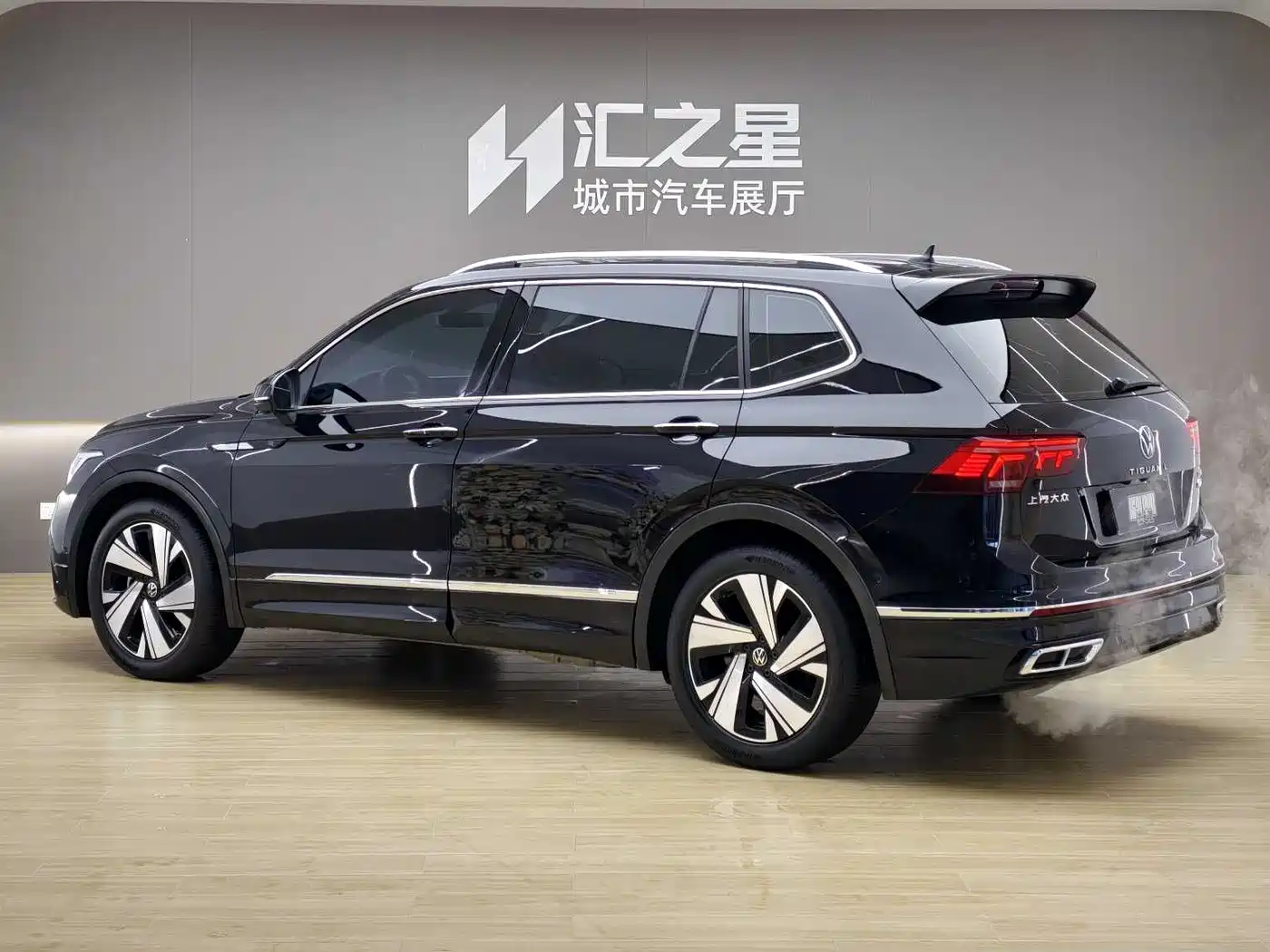 Volkswagen Tiguan L 2023 330TSI Auto 2WD R-Line Premium Edition фото 2