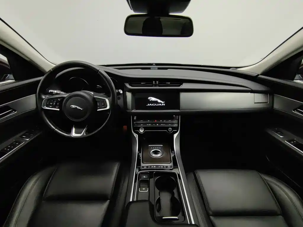 Photo 5 - Jaguar XFL