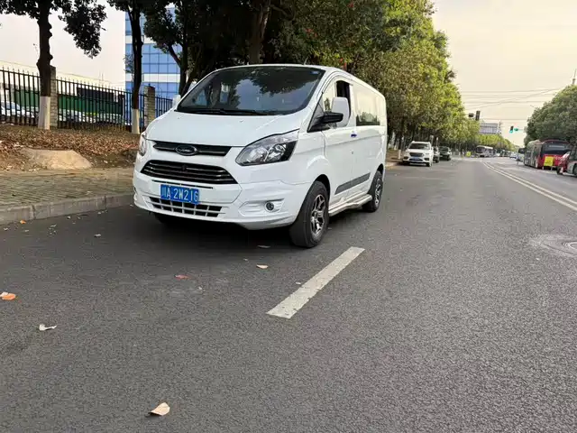 Ford Transit 2019 2.0T Diesel Business Travel Short Wheelbase Low Roof 7-seater China VI