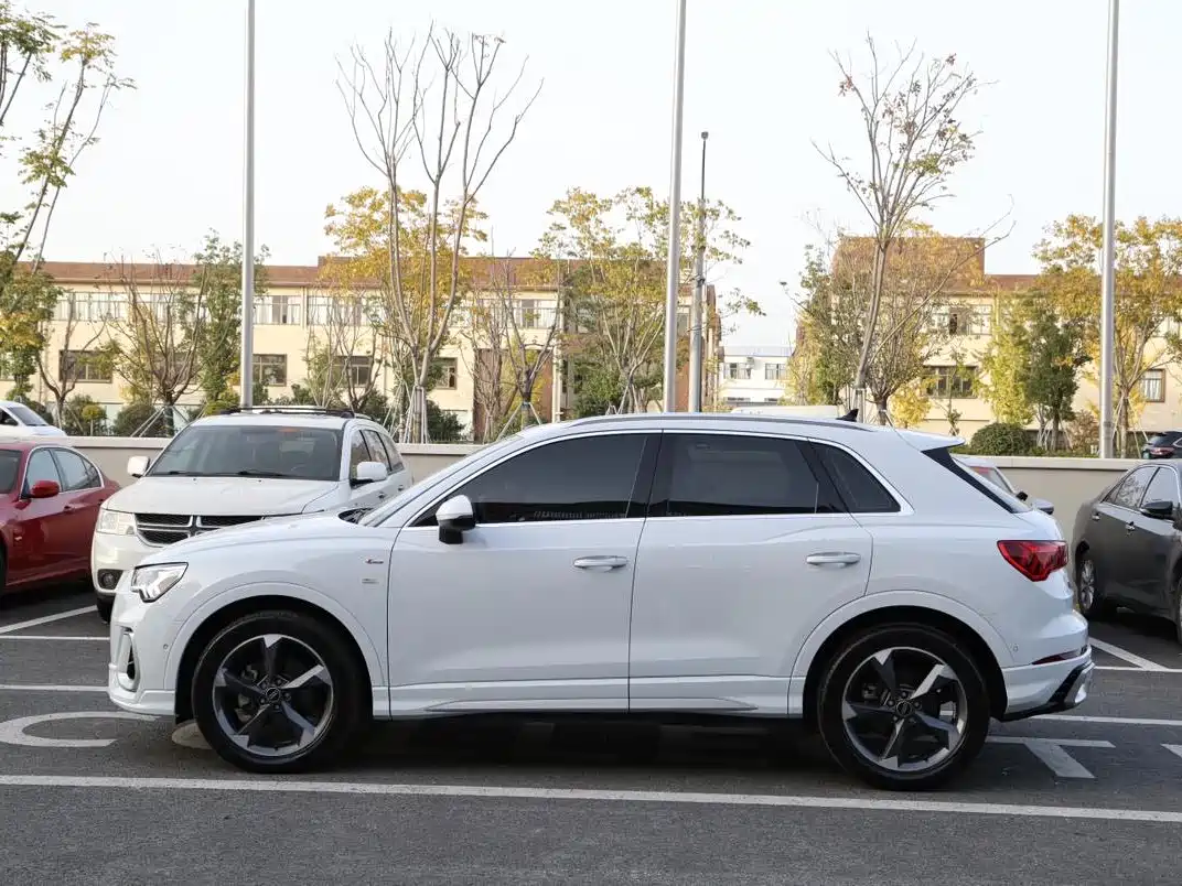 Audi Q3 2024 35 TFSI Fashion Sport фото 17