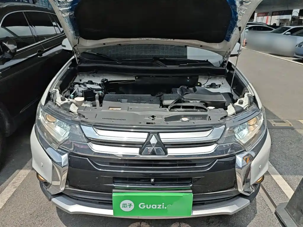 MITSUBISHI OUTLANDER