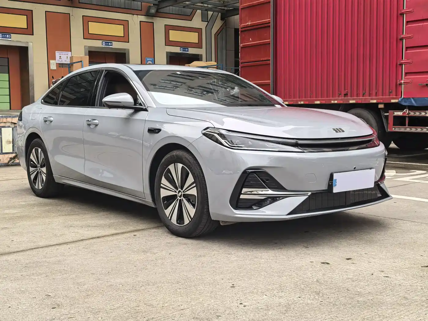 Geely Galaxy Galaxy A7 2025 EM-i 150km Explorer+ Edition фото 3