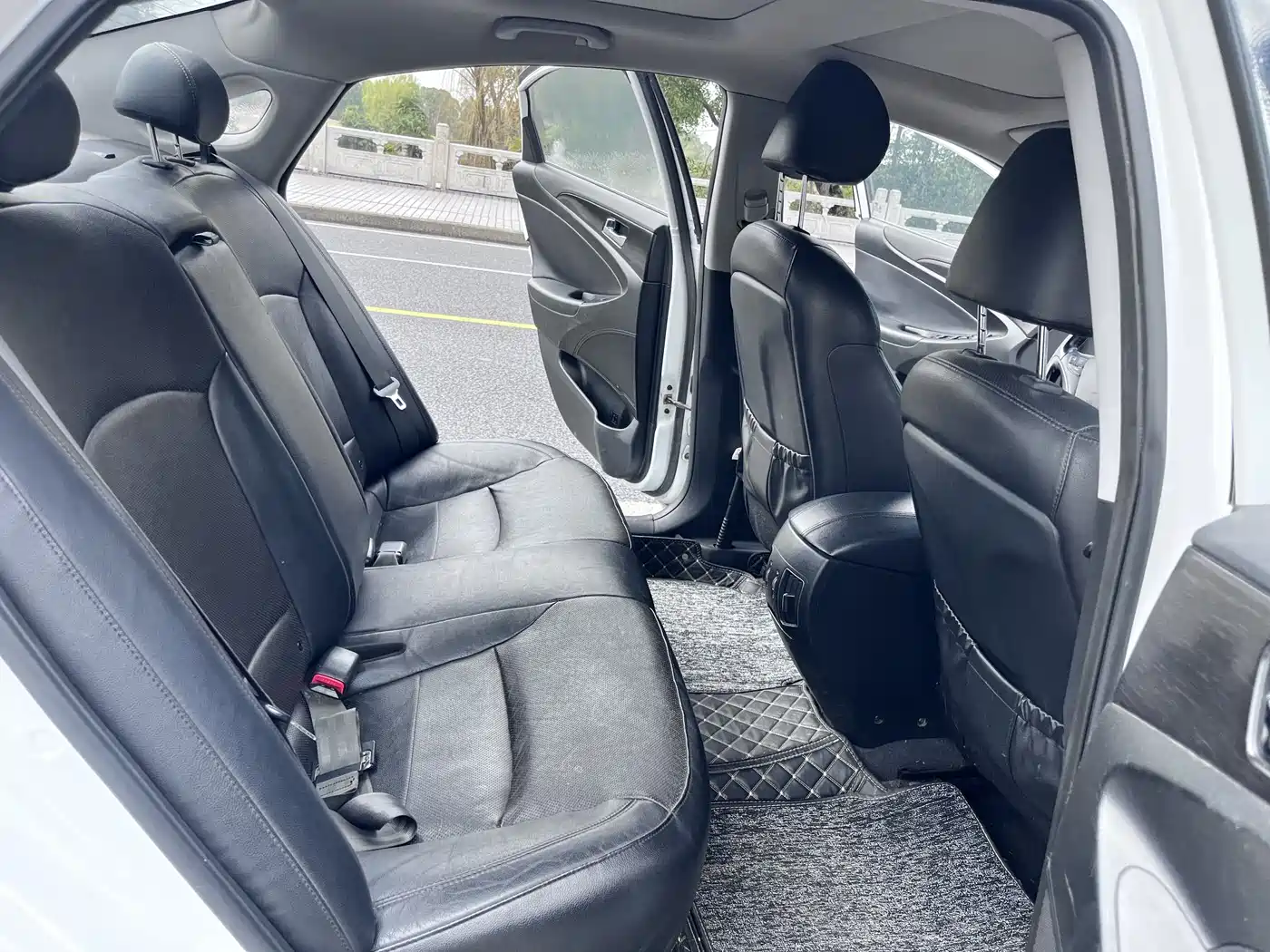 Hyundai Sonata 2013 2.0L Automatic Luxury Edition фото 18