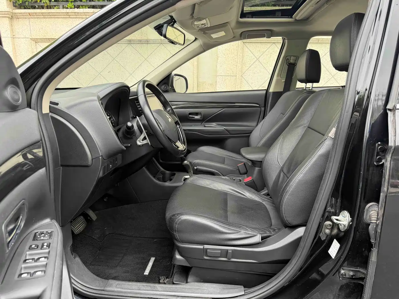 Mitsubishi Outlander 2016 2.4L 4WD Luxury Edition 7-seater фото 6
