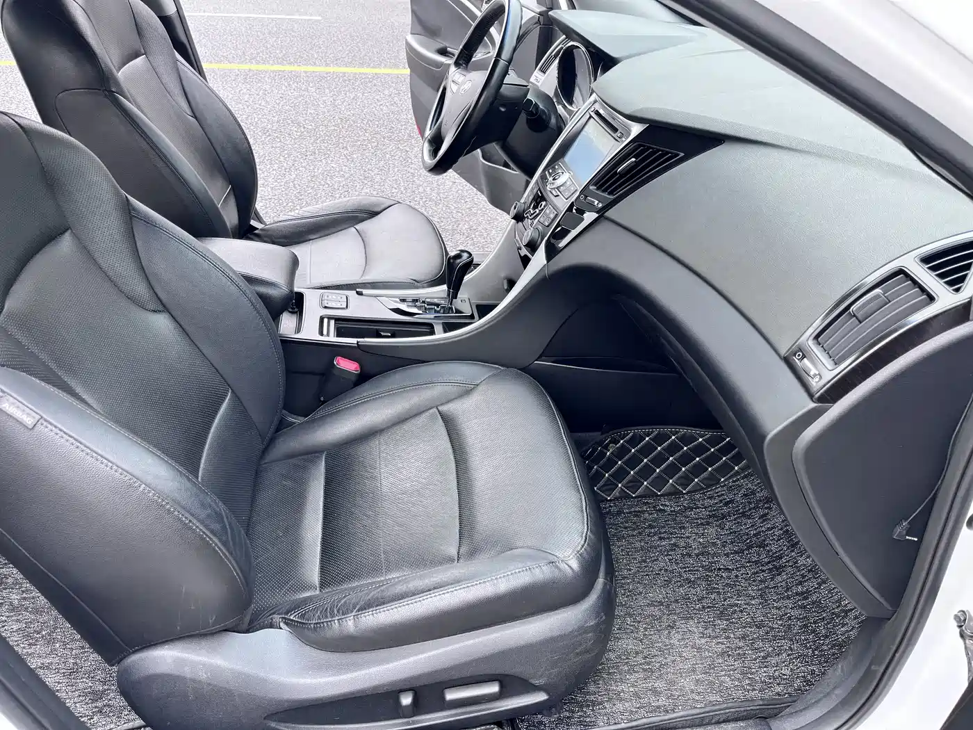 Hyundai Sonata 2013 2.0L Automatic Luxury Edition фото 17