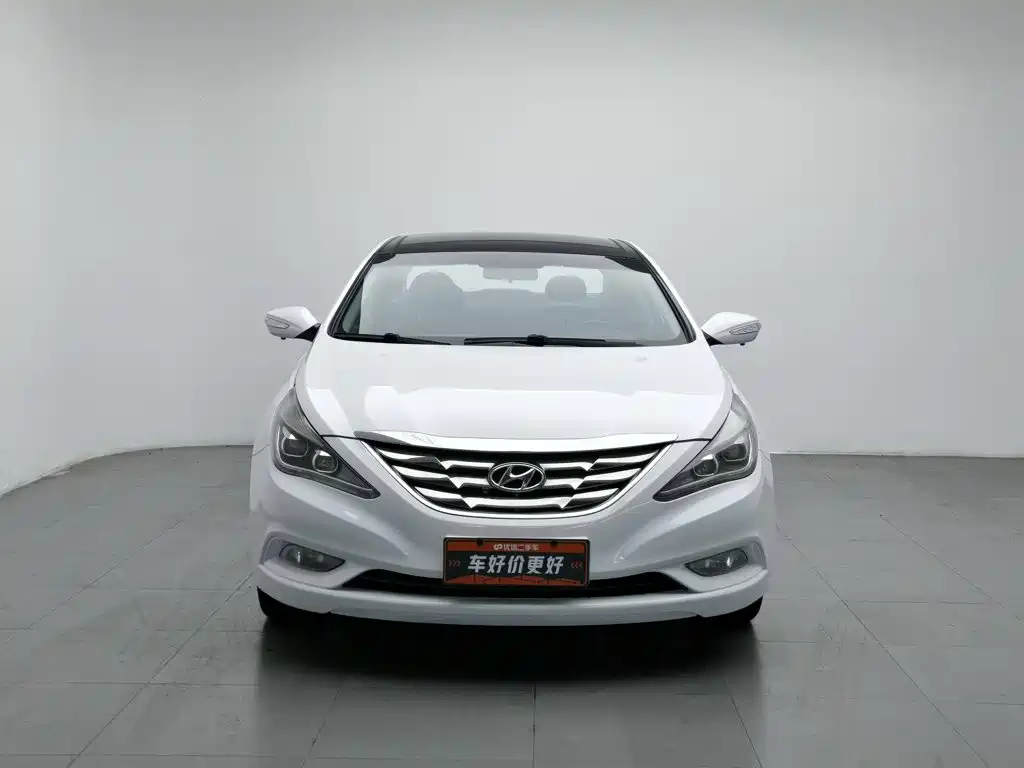 Photo 3 - Hyundai Sonata