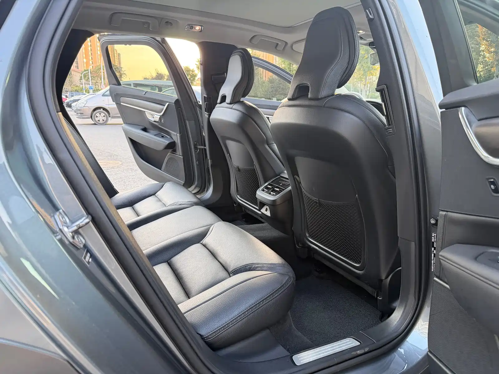 Photo 10 - Volvo V90