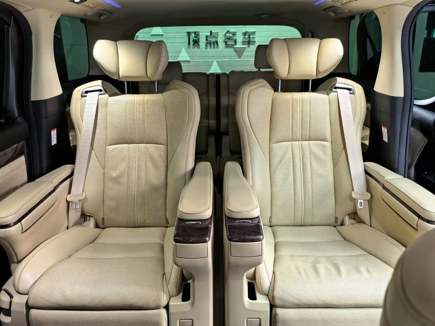 Toyota Alphard 2021 Hybrid 2.5L Premium фото 12