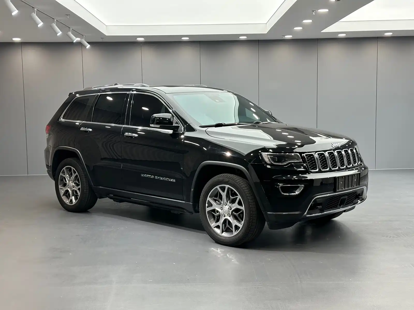 Photo 3 - Jeep Grand Cherokee (Import)