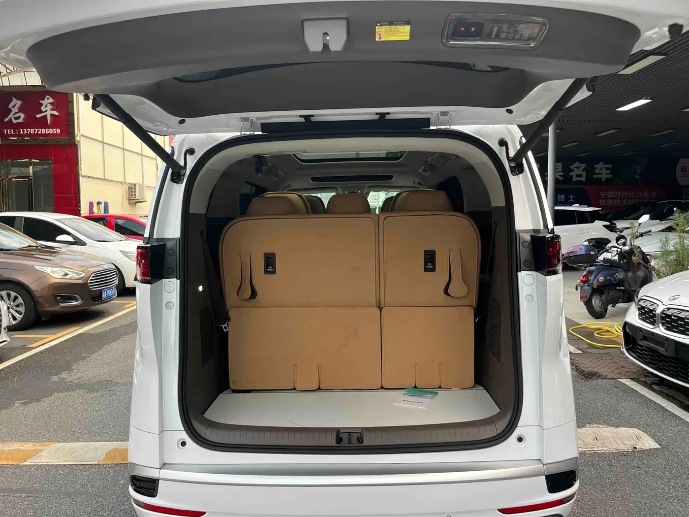 Denza D9 2023 2022 DM-i 970 AWD Flagship