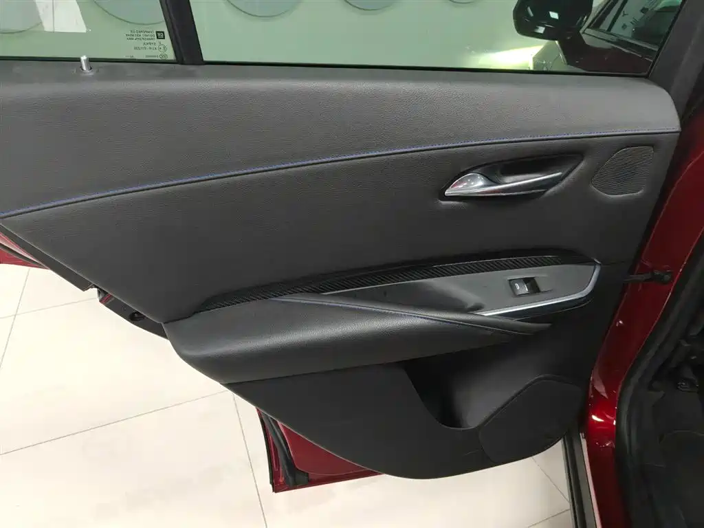 CADILLAC XT4