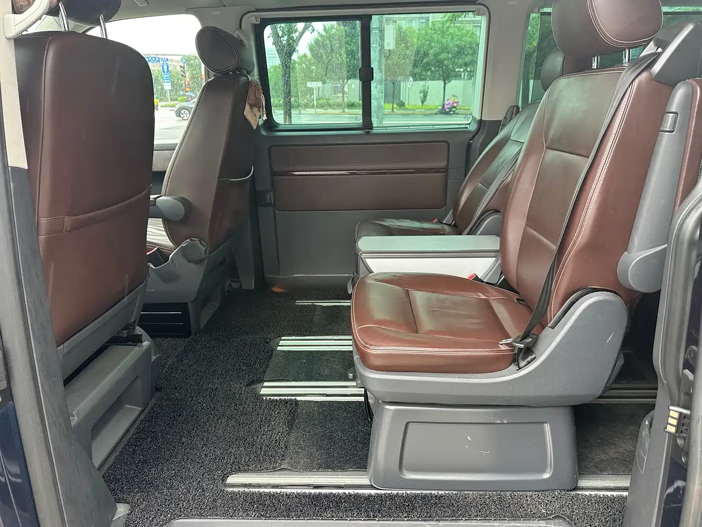 Volkswagen Multivan 2012 2.0TSI 2WD Luxury Edition фото 10